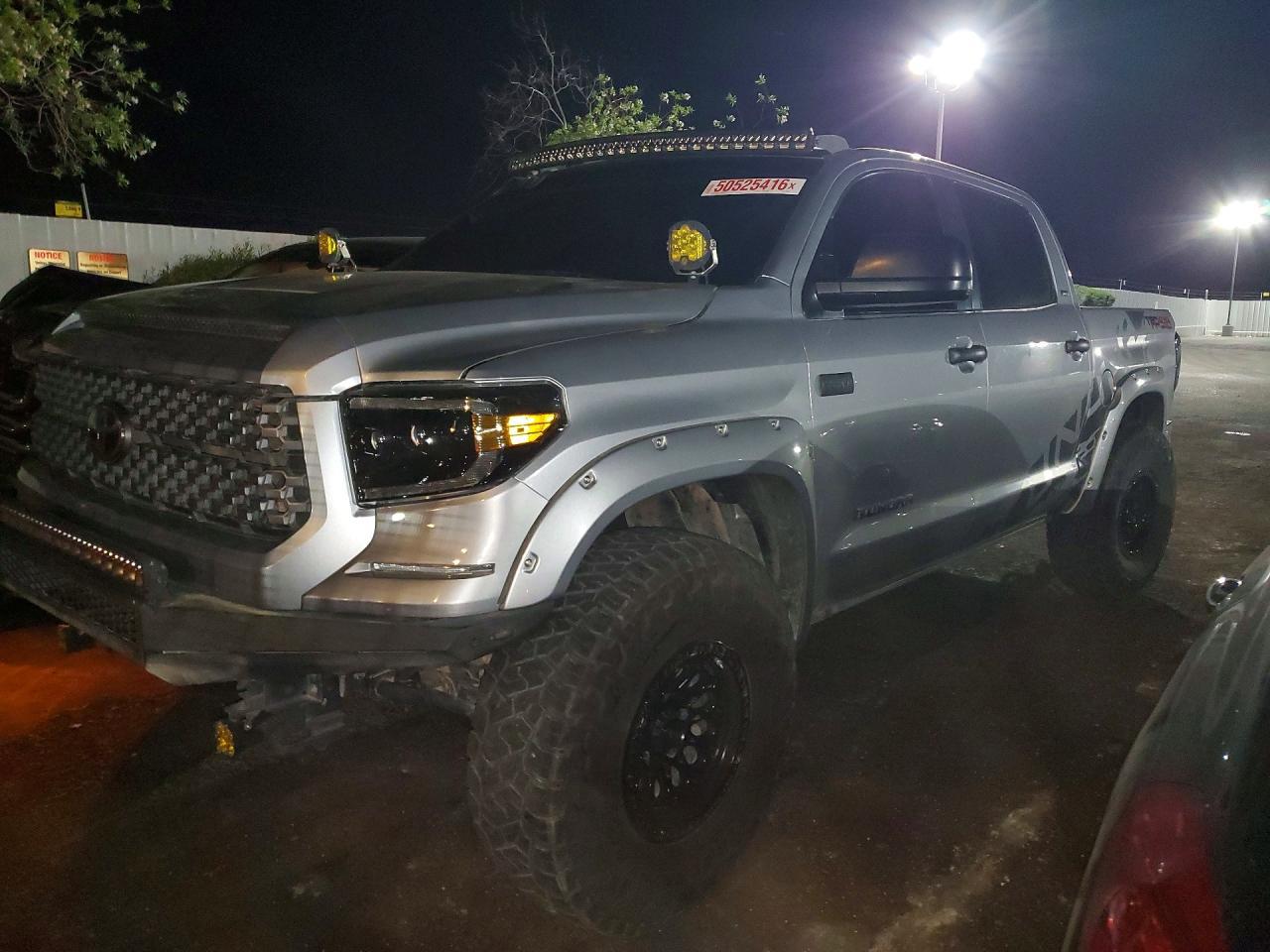 2017 Toyota Tundra Sr5 - zdjęcie główne