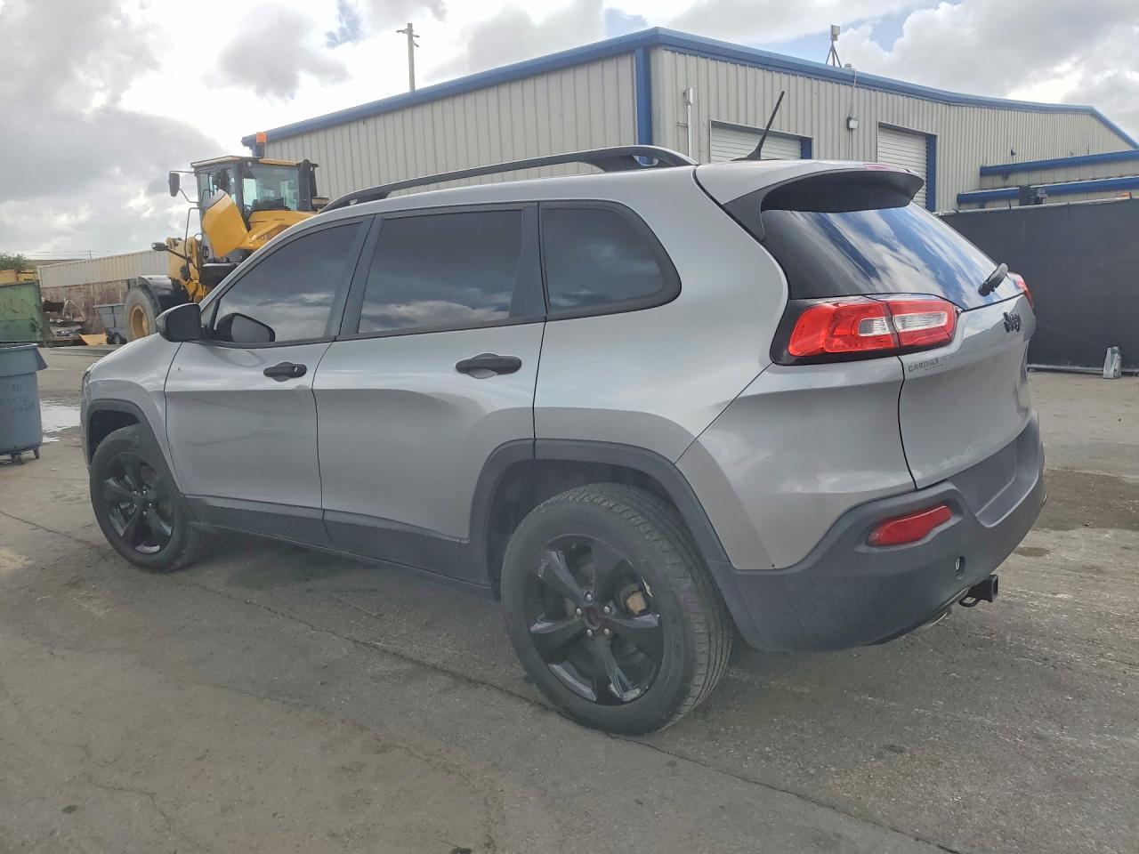2017 Jeep Cherokee Sport - zdjęcie 2