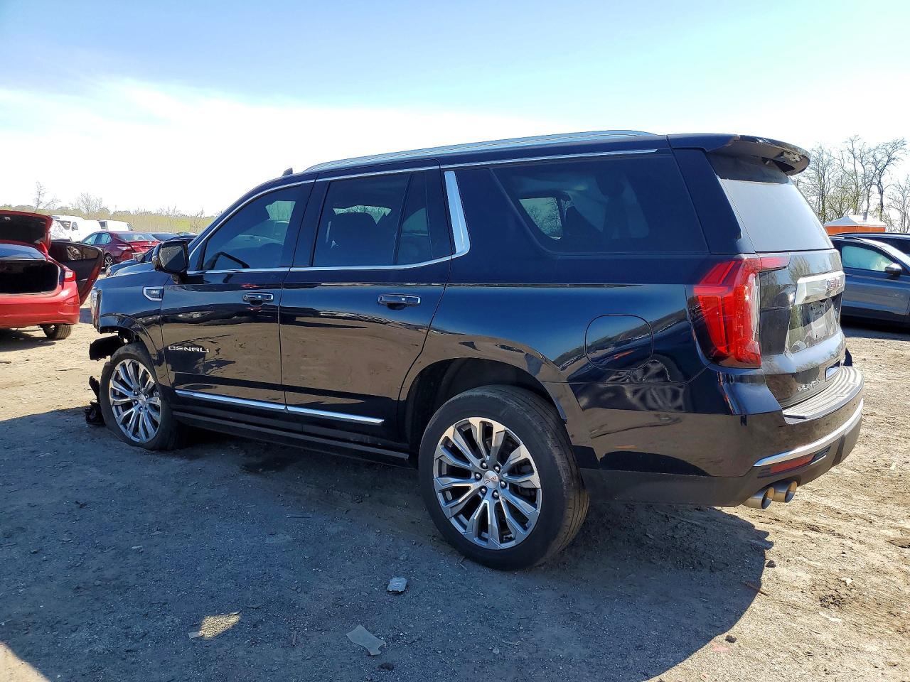 2021 GMC Yukon Denali - zdjęcie 2