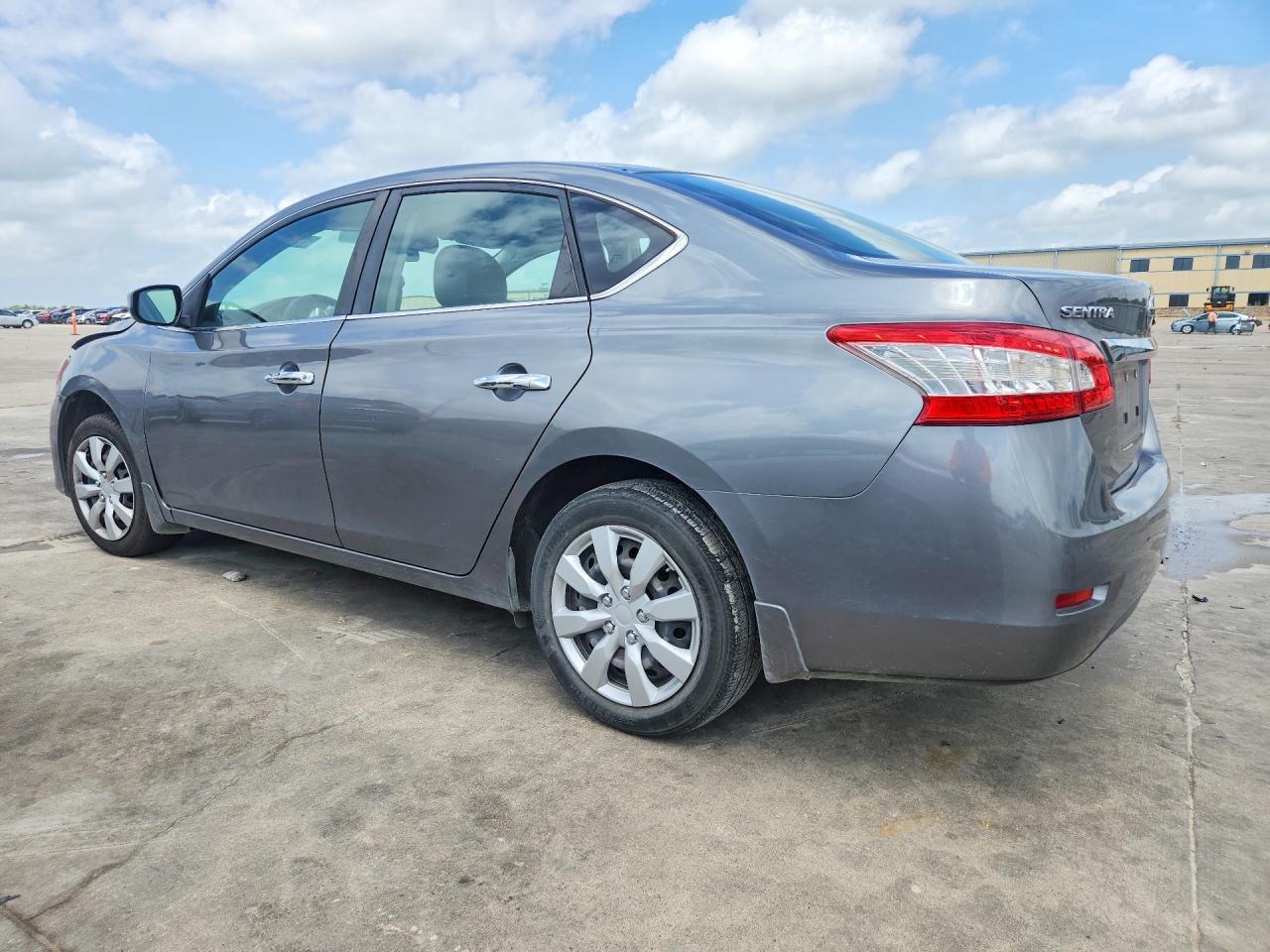 2015 Nissan Sentra S - zdjęcie 2