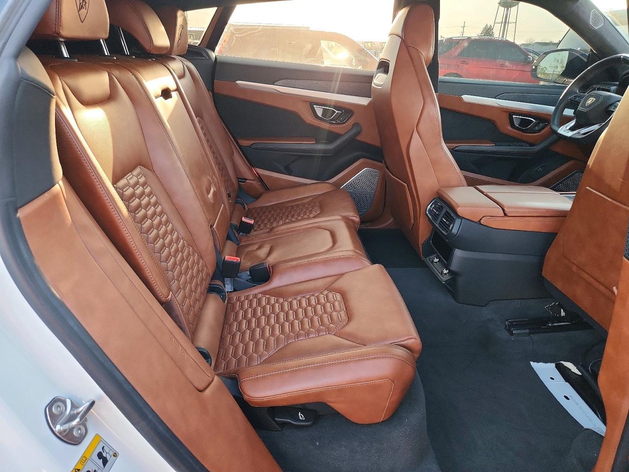 2019 Lamborghini Urus - zdjęcie 11