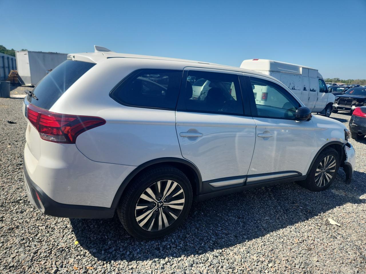 2020 Mitsubishi Outlander Es - zdjęcie 3