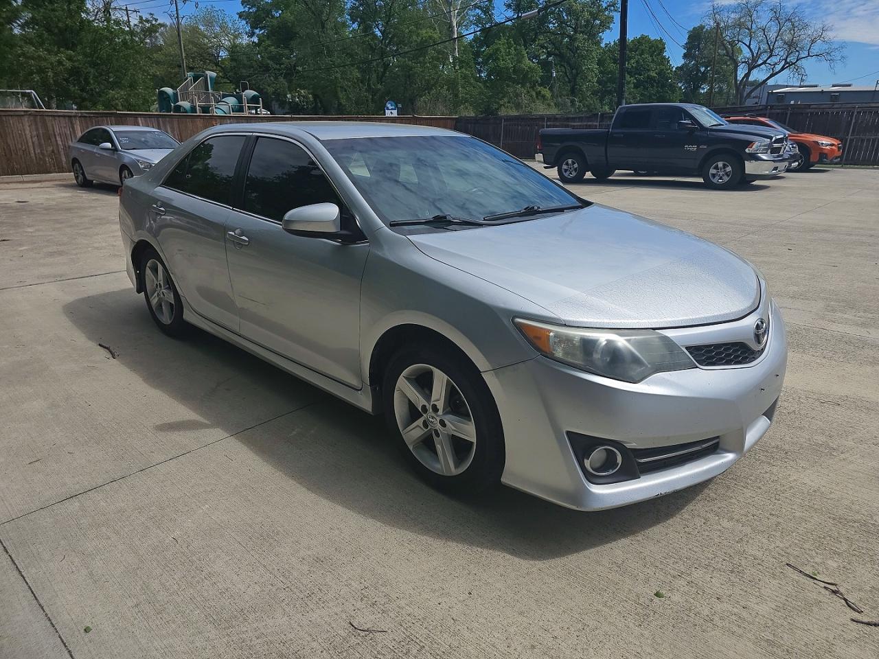 2013 Toyota Camry Se - zdjęcie główne