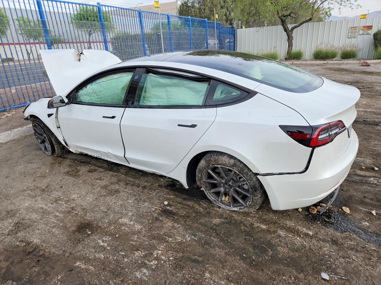 2022 Tesla Model 3 - zdjęcie 2