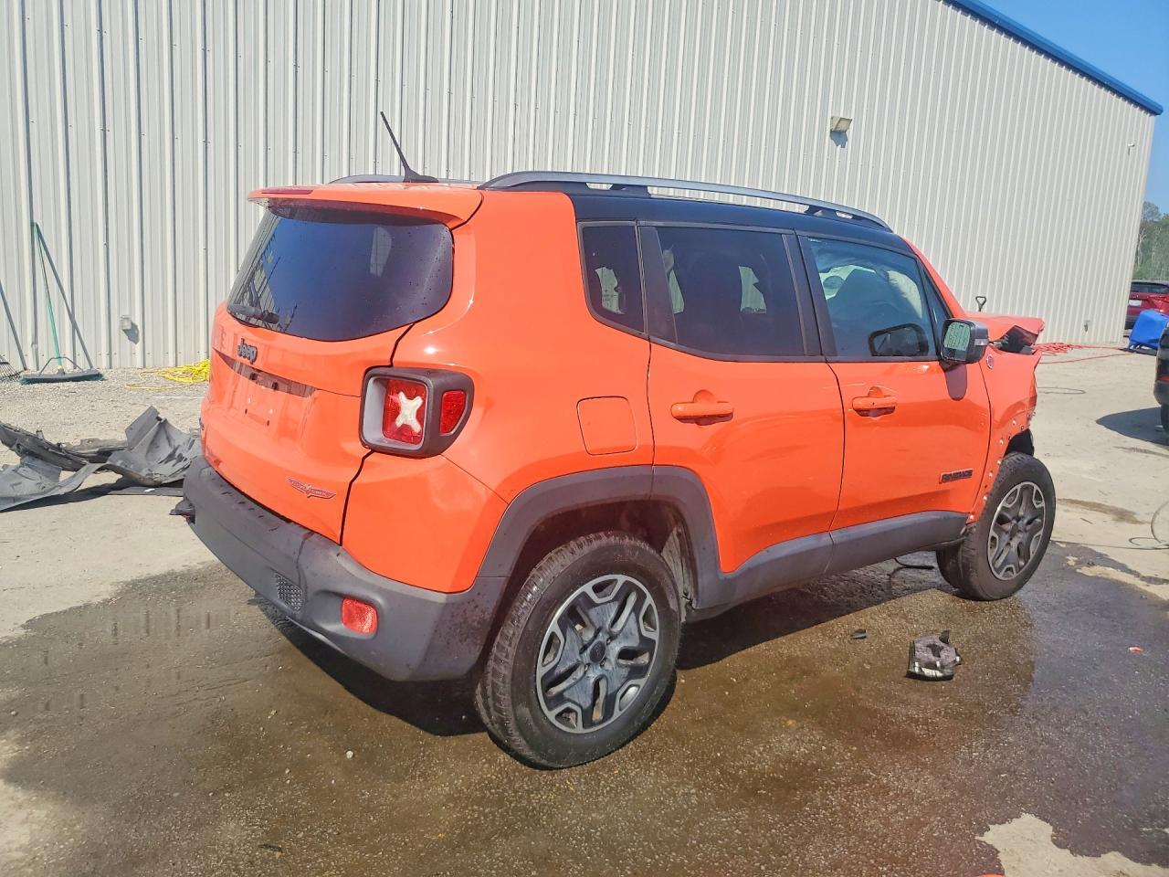 2015 Jeep Renegade Trailhawk - zdjęcie 3