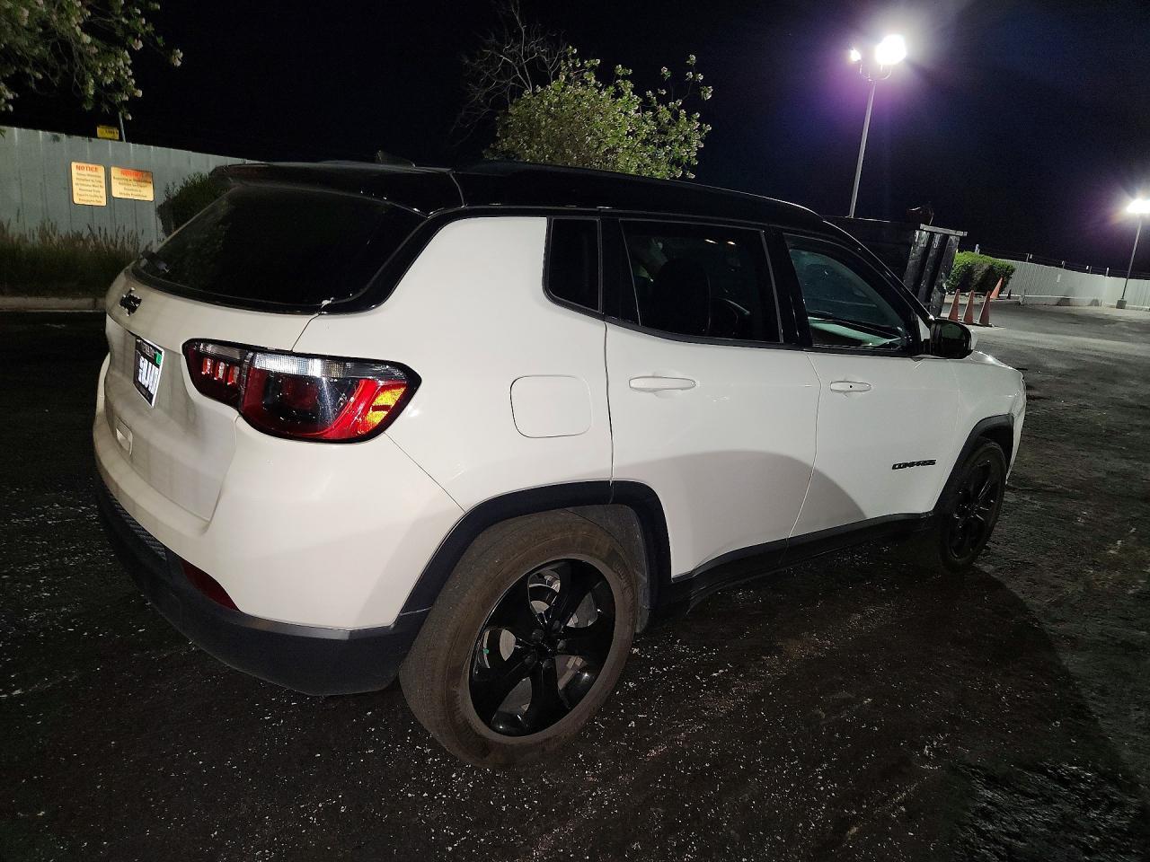2021 Jeep Compass Latitude - zdjęcie 3