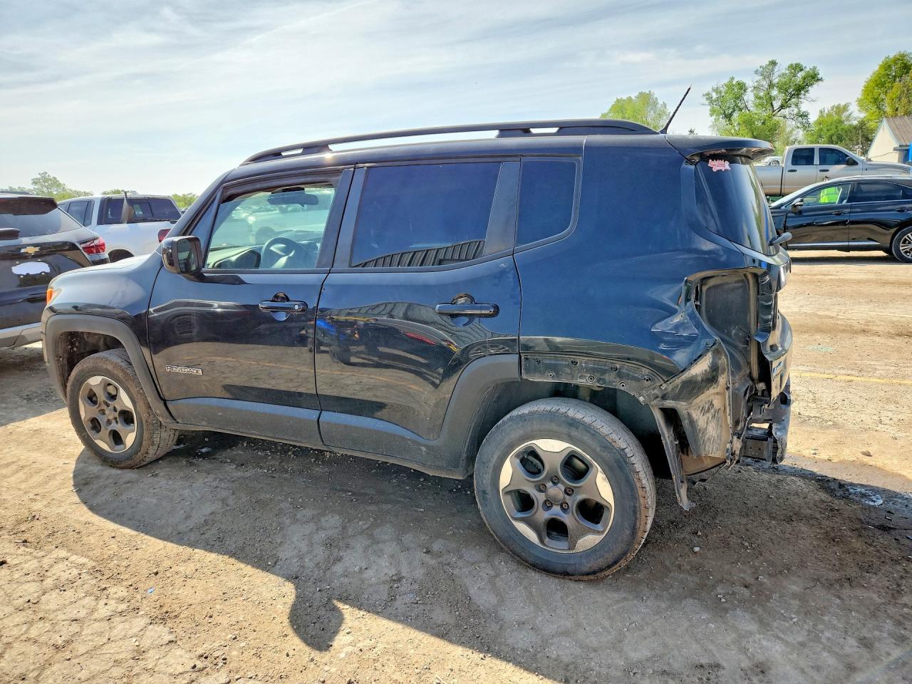 2015 Jeep Renegade Latitude - zdjęcie 2
