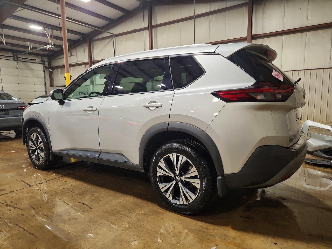 2021 Nissan Rogue Sv - zdjęcie 2