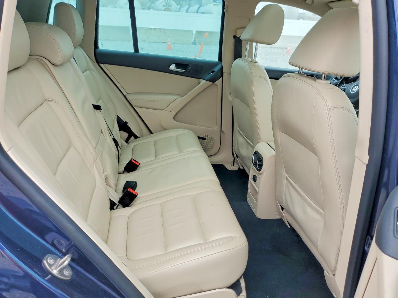 2016 Volkswagen Tiguan S - zdjęcie 11