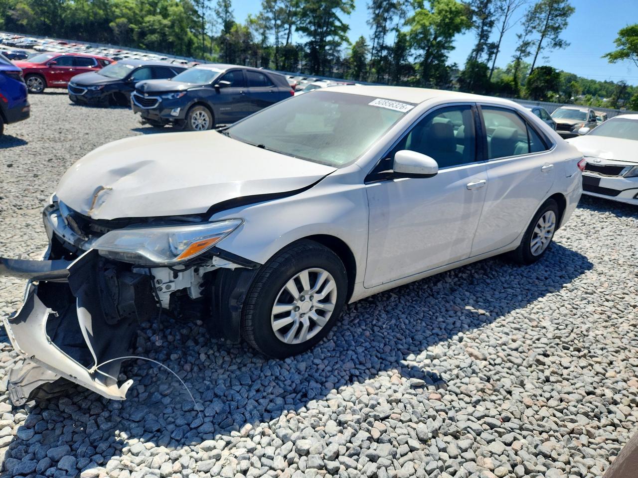 2017 Toyota Camry Le - zdjęcie główne