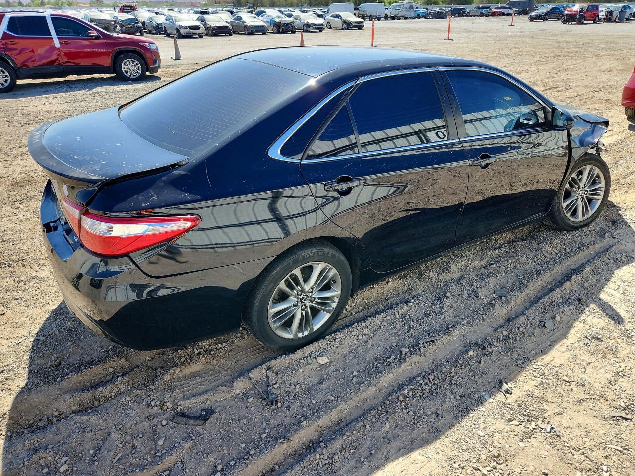 2016 Toyota Camry Se - zdjęcie 3
