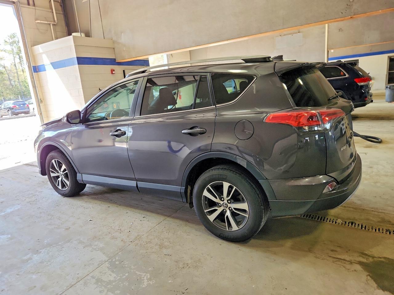 2017 Toyota Rav4 Xle - zdjęcie 2