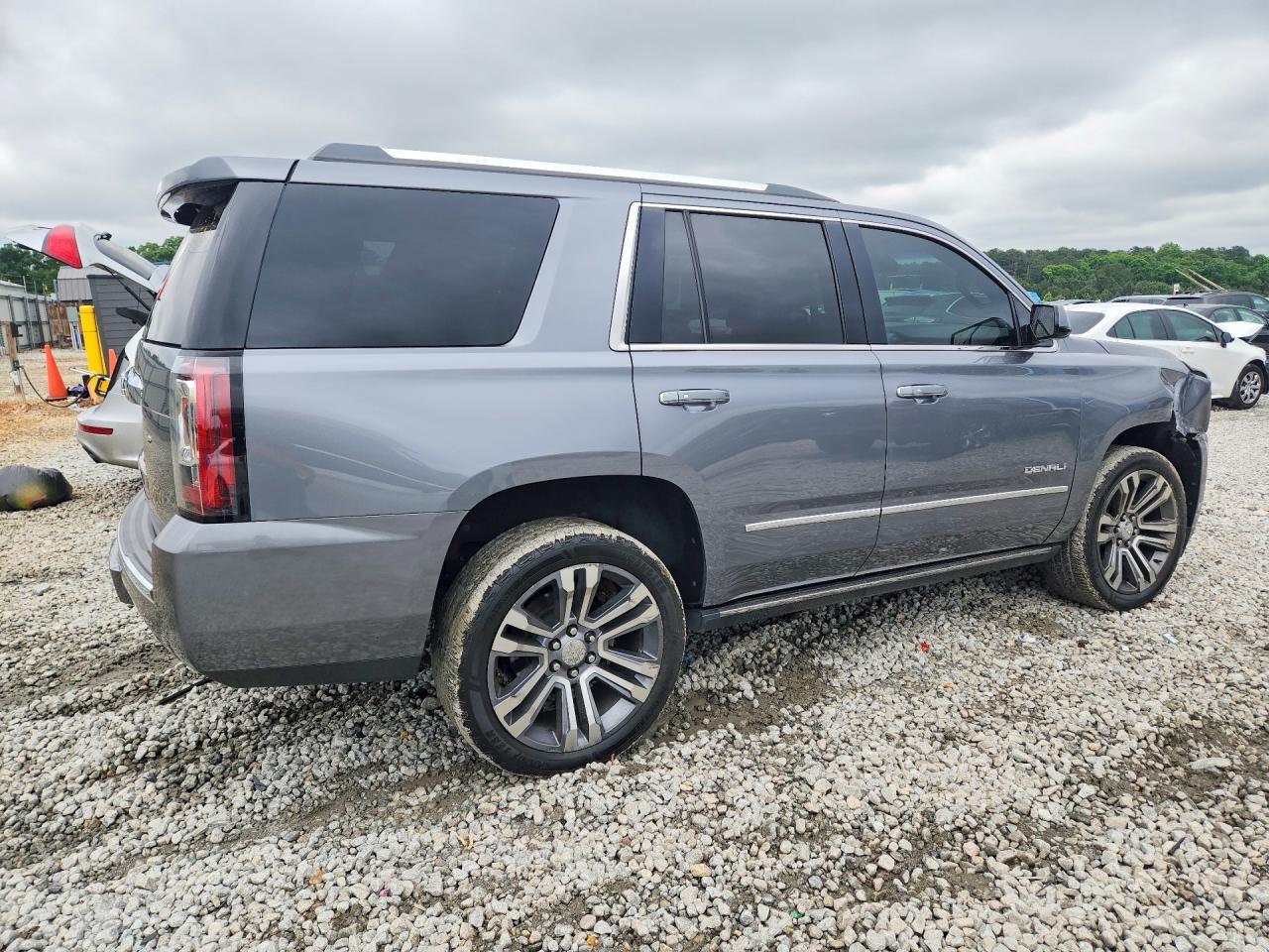 2019 GMC Yukon Denali - zdjęcie 3