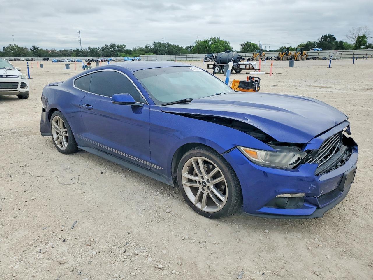 2016 Ford Mustang V6 Coupe - zdjęcie 4