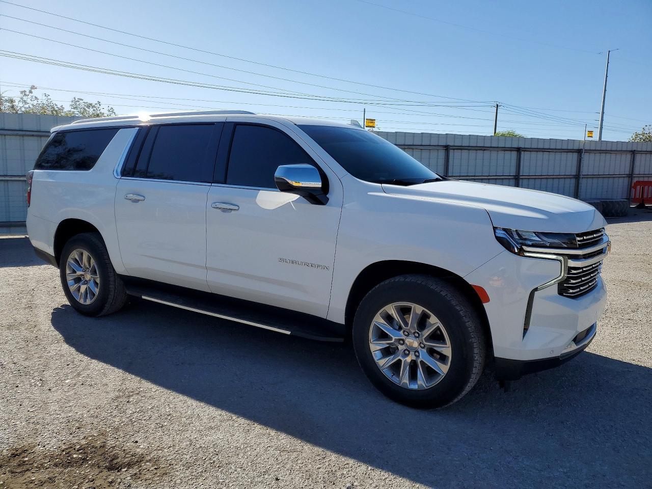 2023 Chevrolet Suburban C1500 Premier - zdjęcie 4