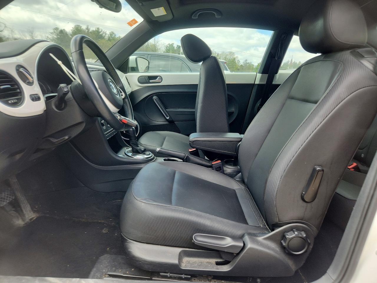 2014 Volkswagen Beetle - zdjęcie 7