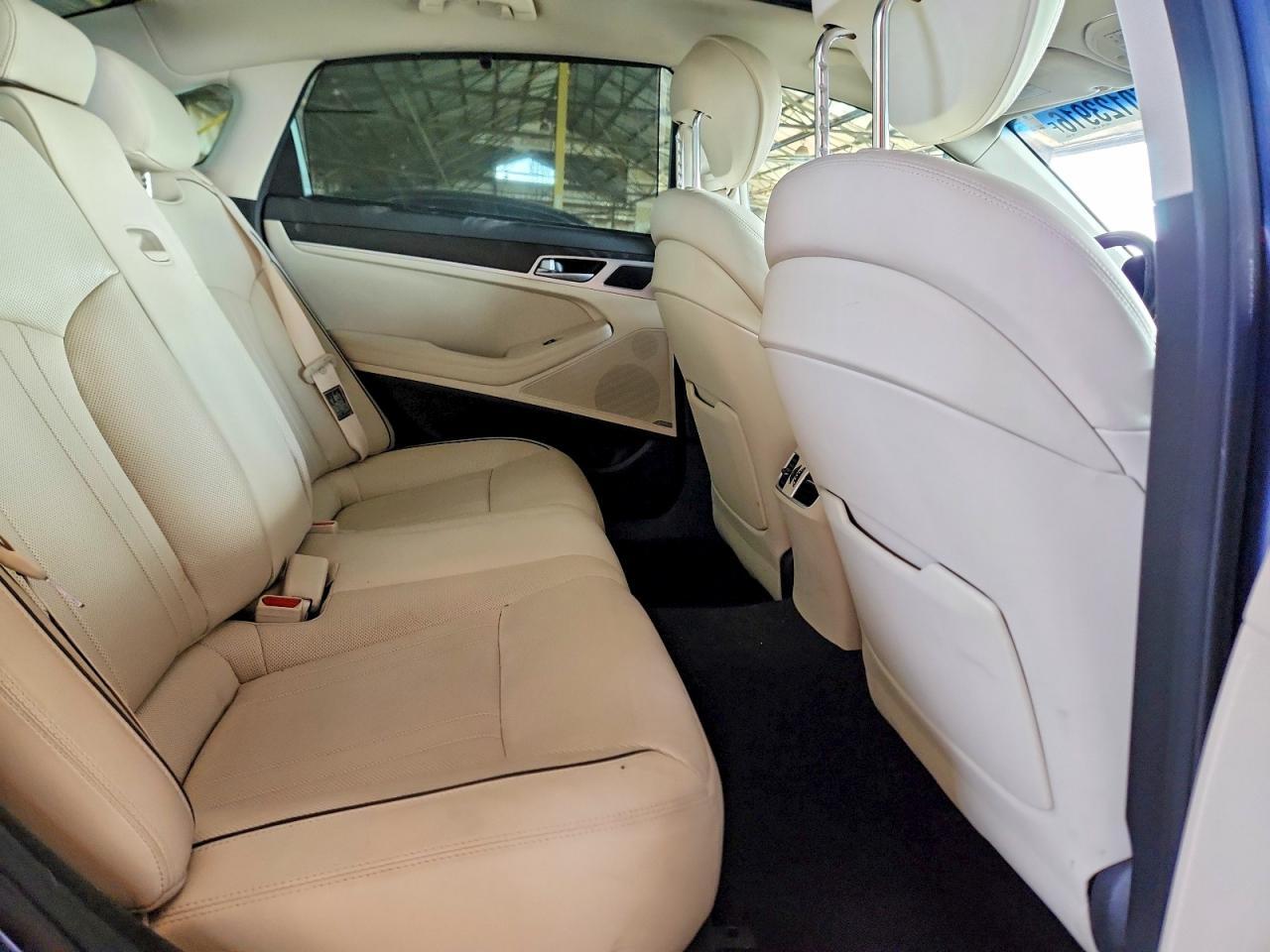 2015 Hyundai Genesis 3.8L - zdjęcie 10