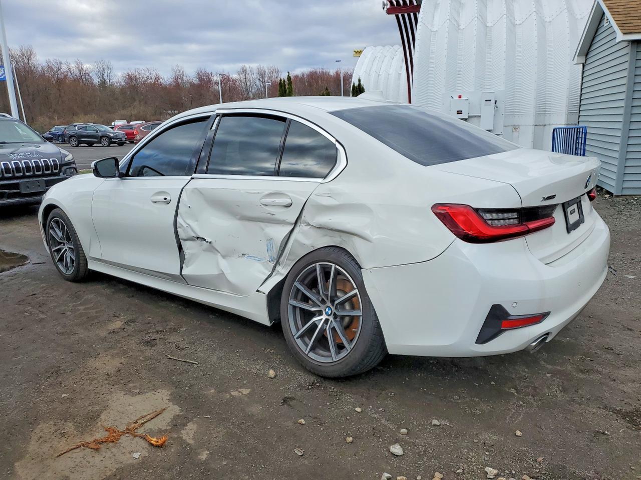 2020 BMW 330Xi - zdjęcie 2