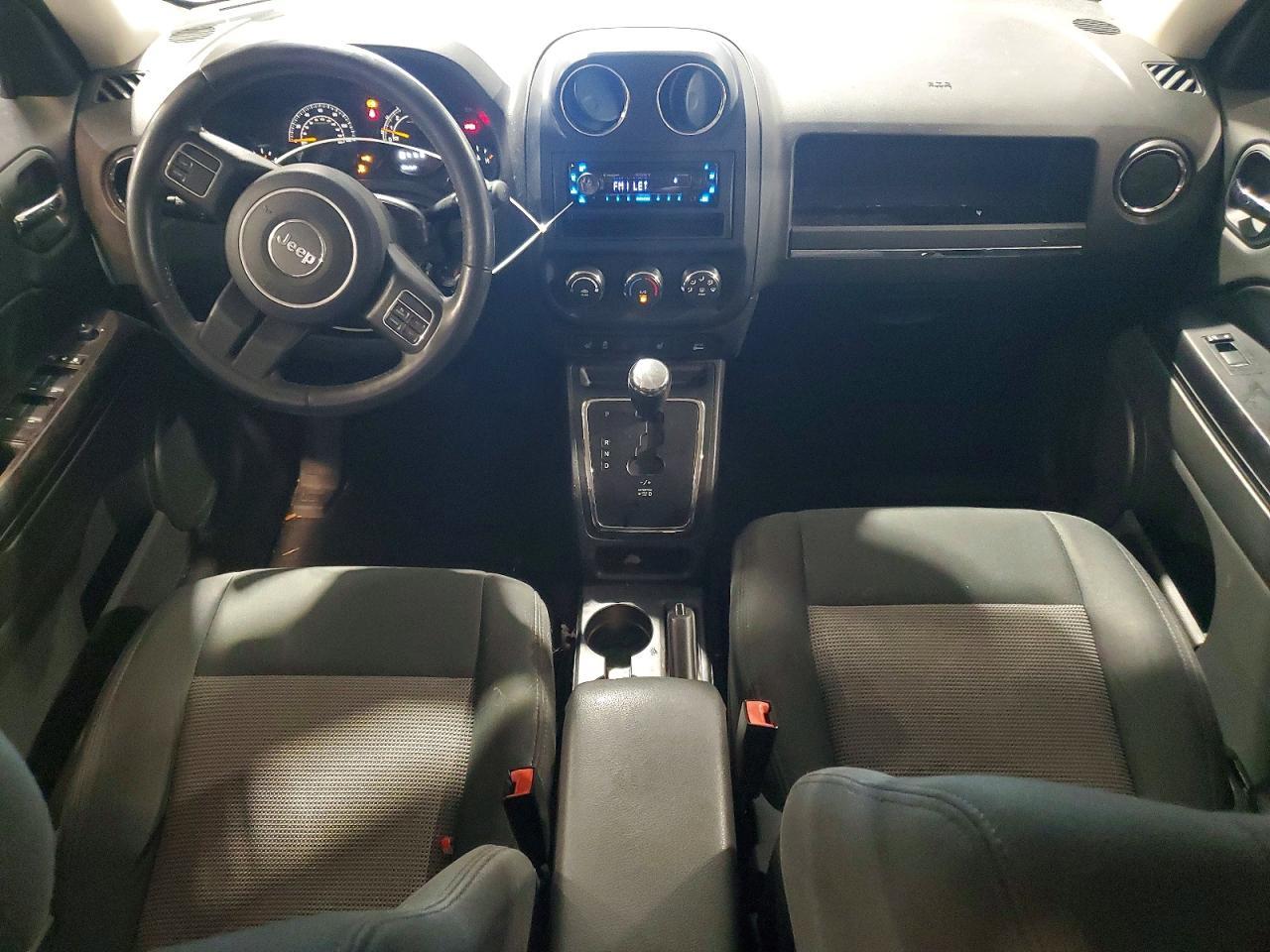 2014 Jeep Patriot Latitude - zdjęcie 8