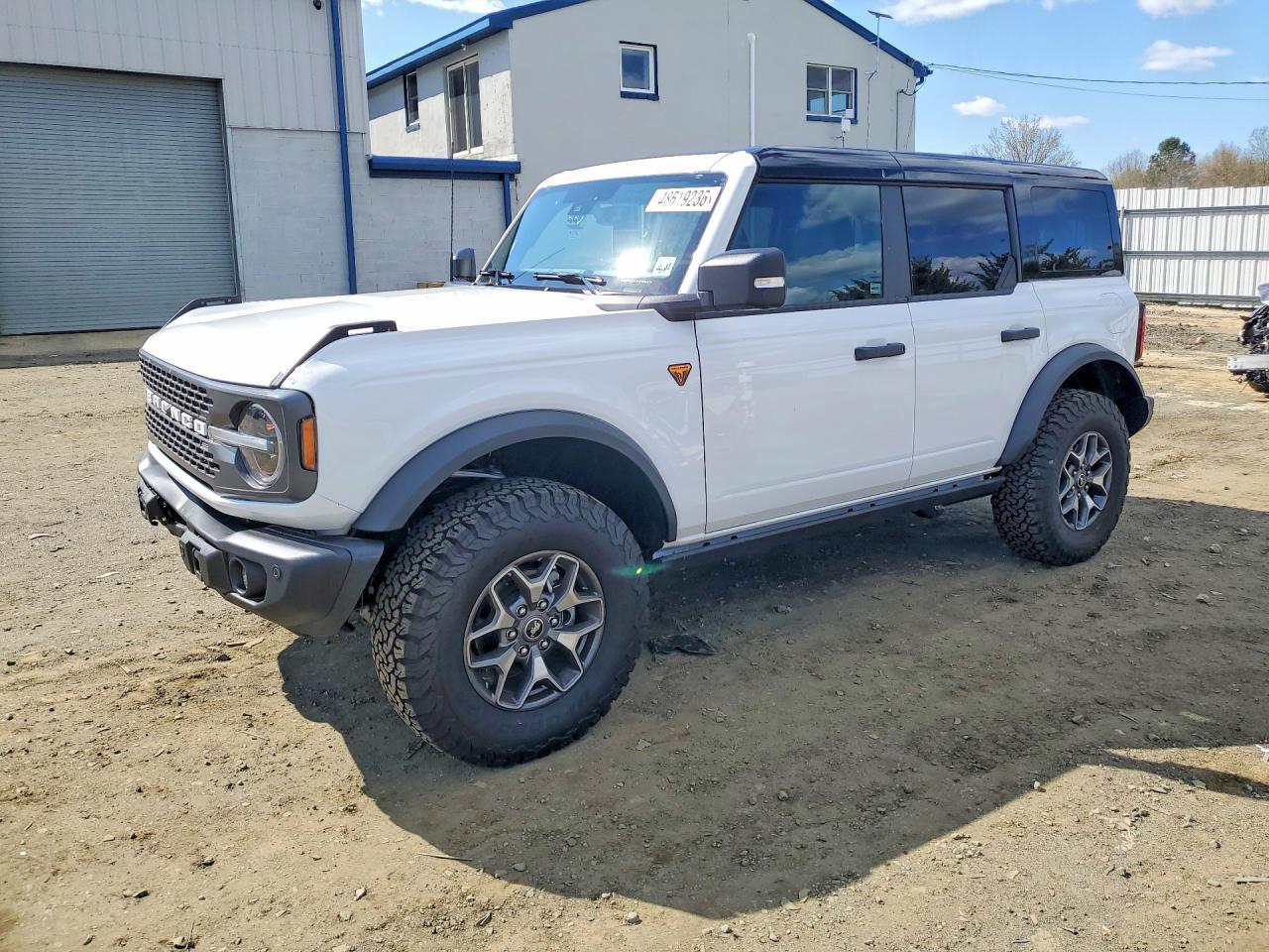 2025 Ford Bronco Badlands - zdjęcie główne