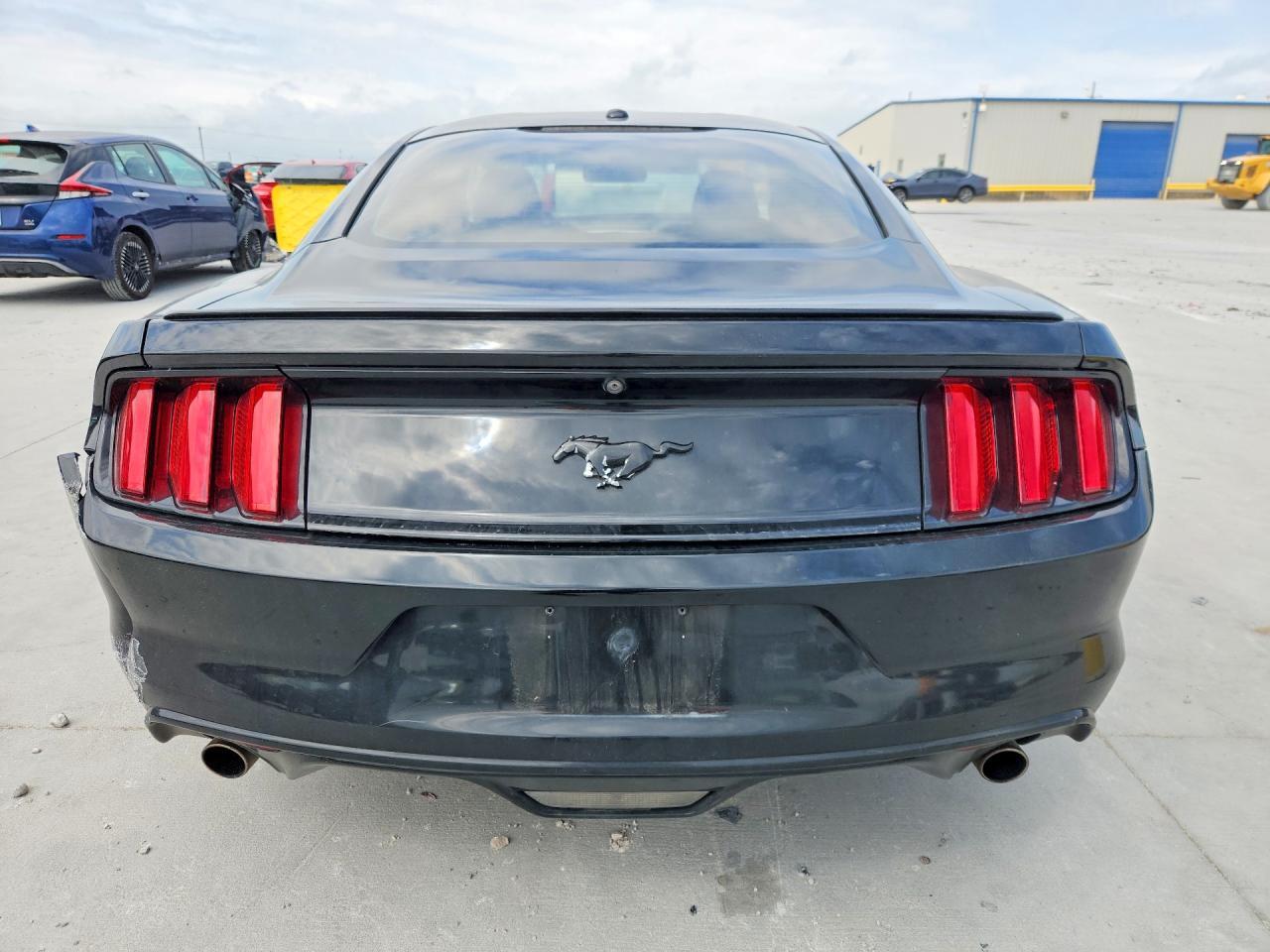 2017 Ford Mustang - zdjęcie 6