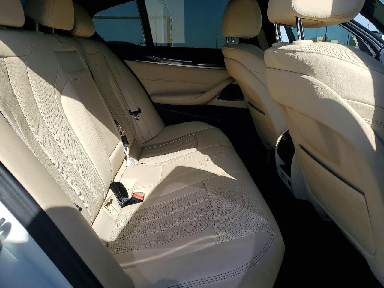 2021 BMW 530 Xi - zdjęcie 10