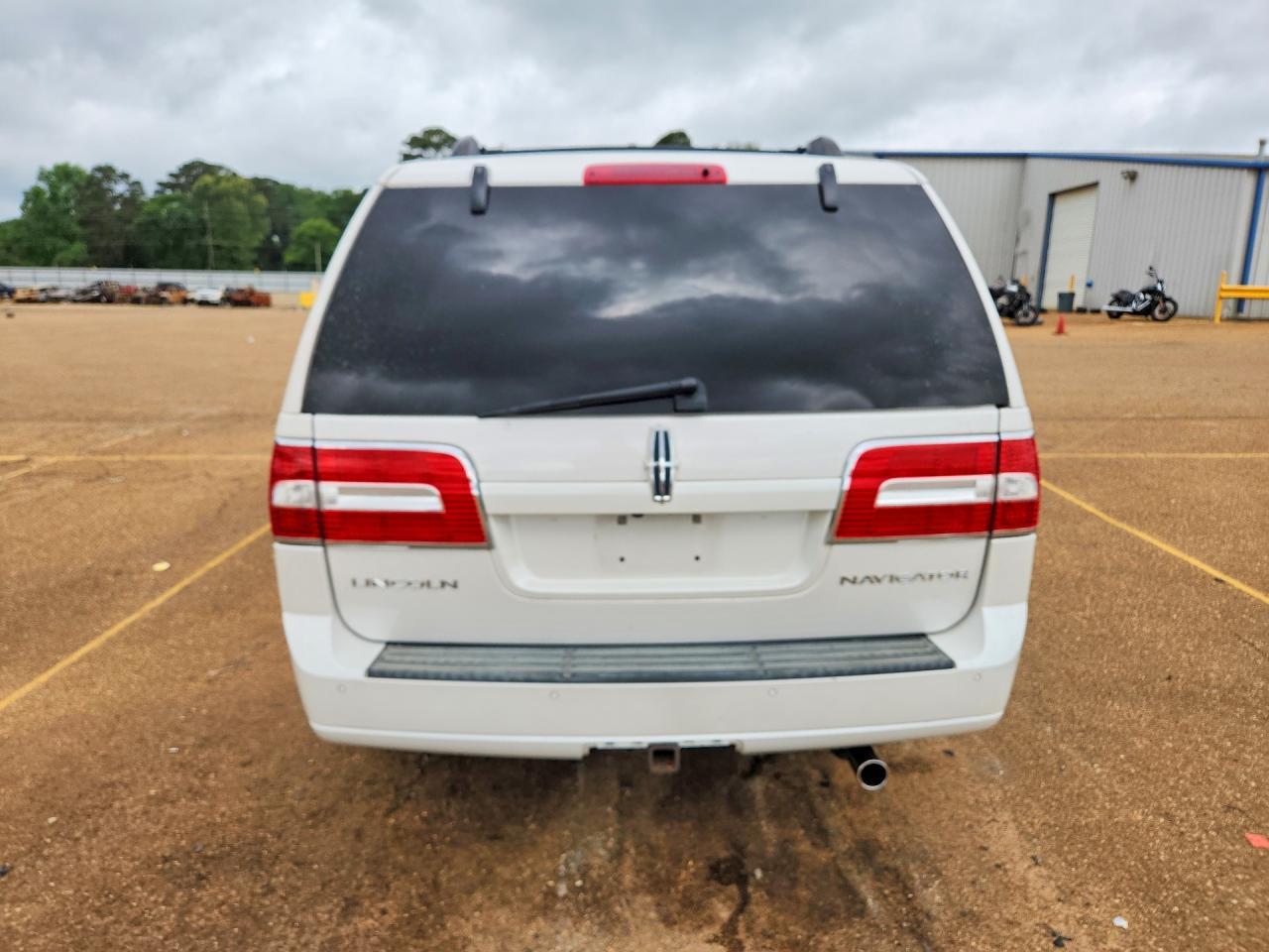 2013 Lincoln Townhouse Navigator - zdjęcie 6