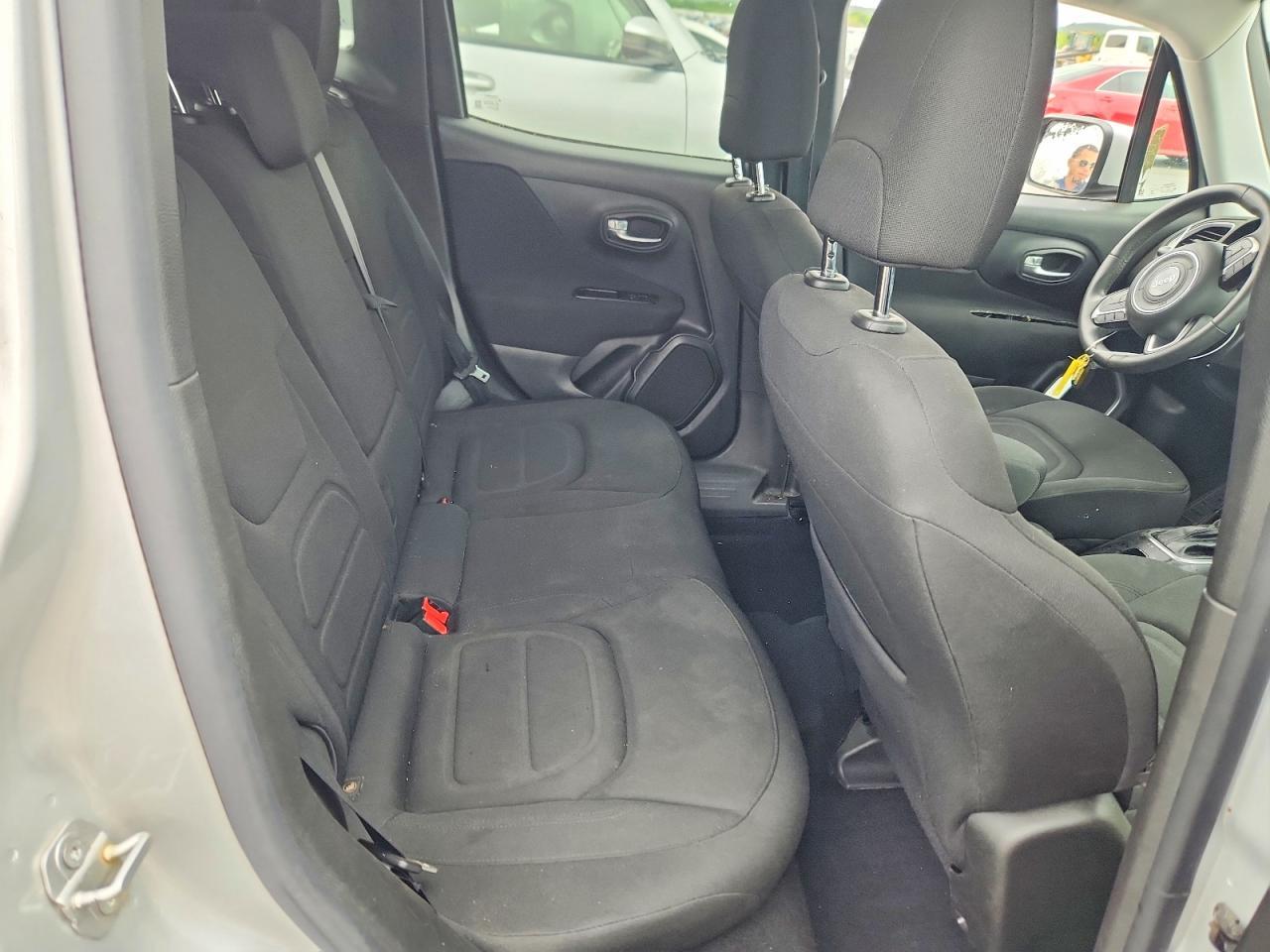 2020 Jeep Renegade Latitude - zdjęcie 10