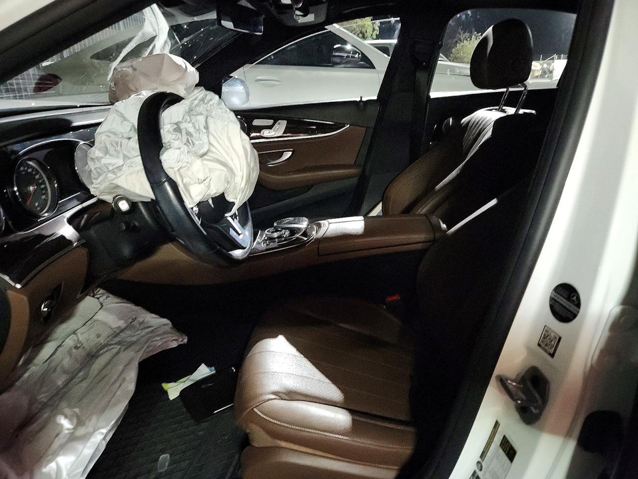 2019 Mercedes-Benz E 300 - zdjęcie 7