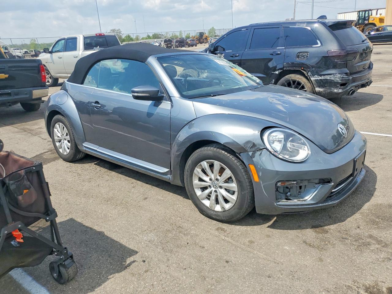 2018 Volkswagen Beetle S - zdjęcie 4