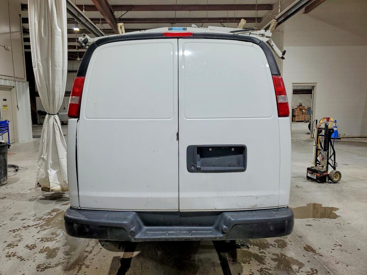 2017 Chevrolet Express G2500 - zdjęcie 6