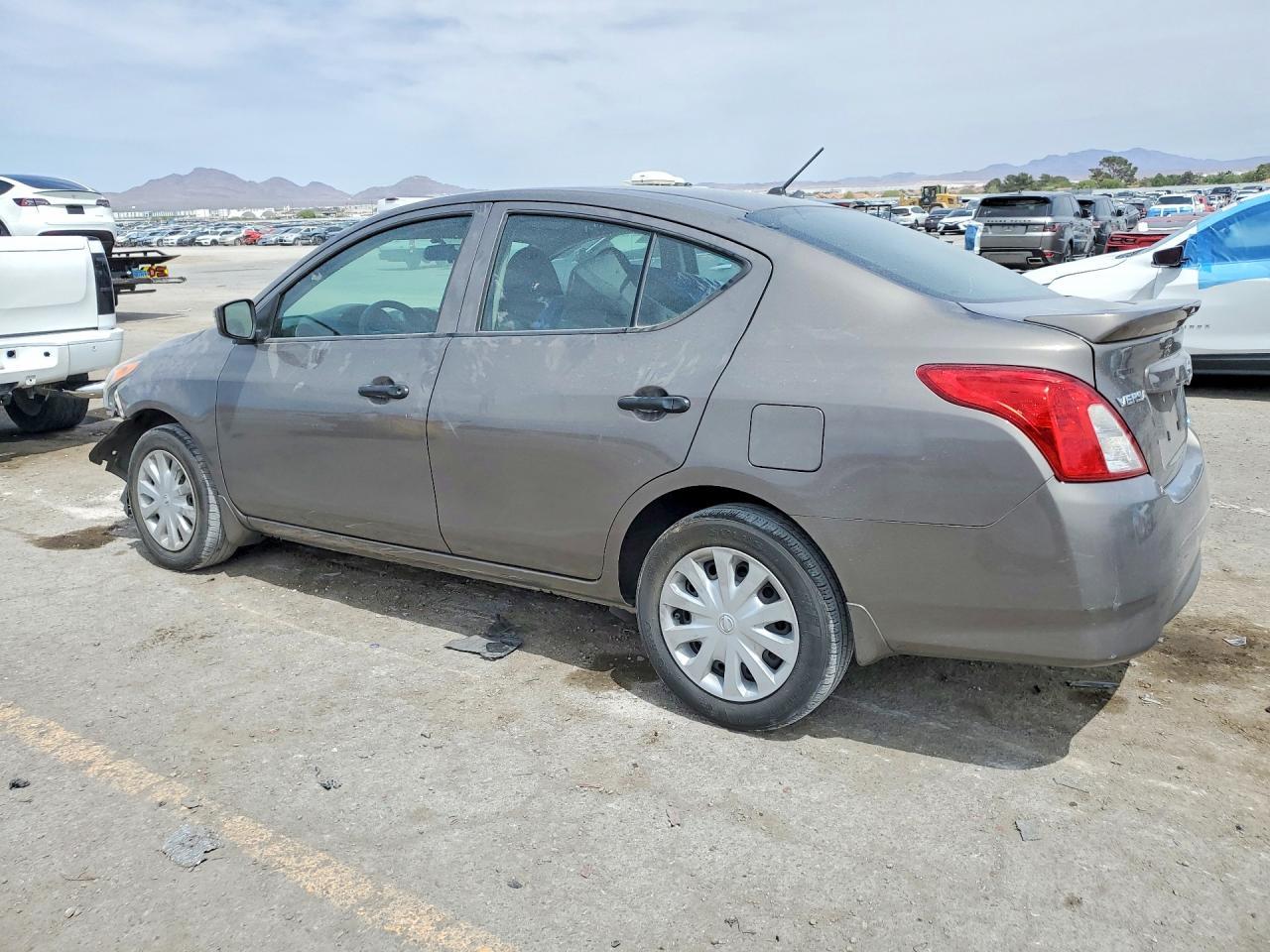 2016 Nissan Versa 1.6 S Plus - zdjęcie 2