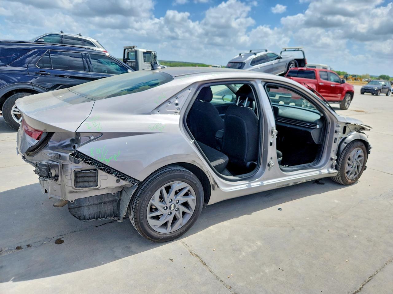 2024 Hyundai Elantra Sel - zdjęcie 3
