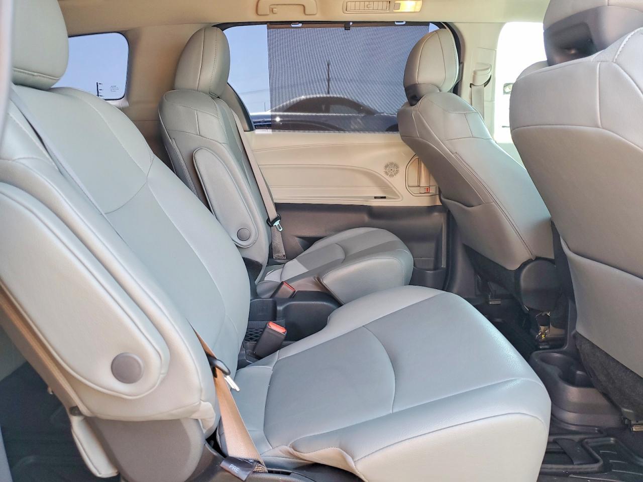 2024 Toyota Sienna Xle - zdjęcie 11