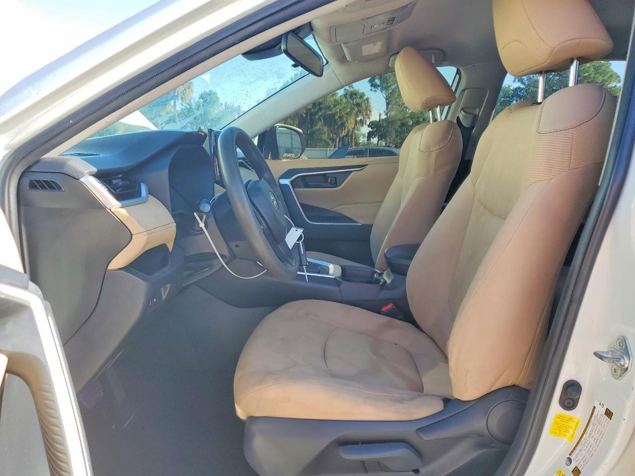 2019 Toyota Rav4 Le - zdjęcie 7