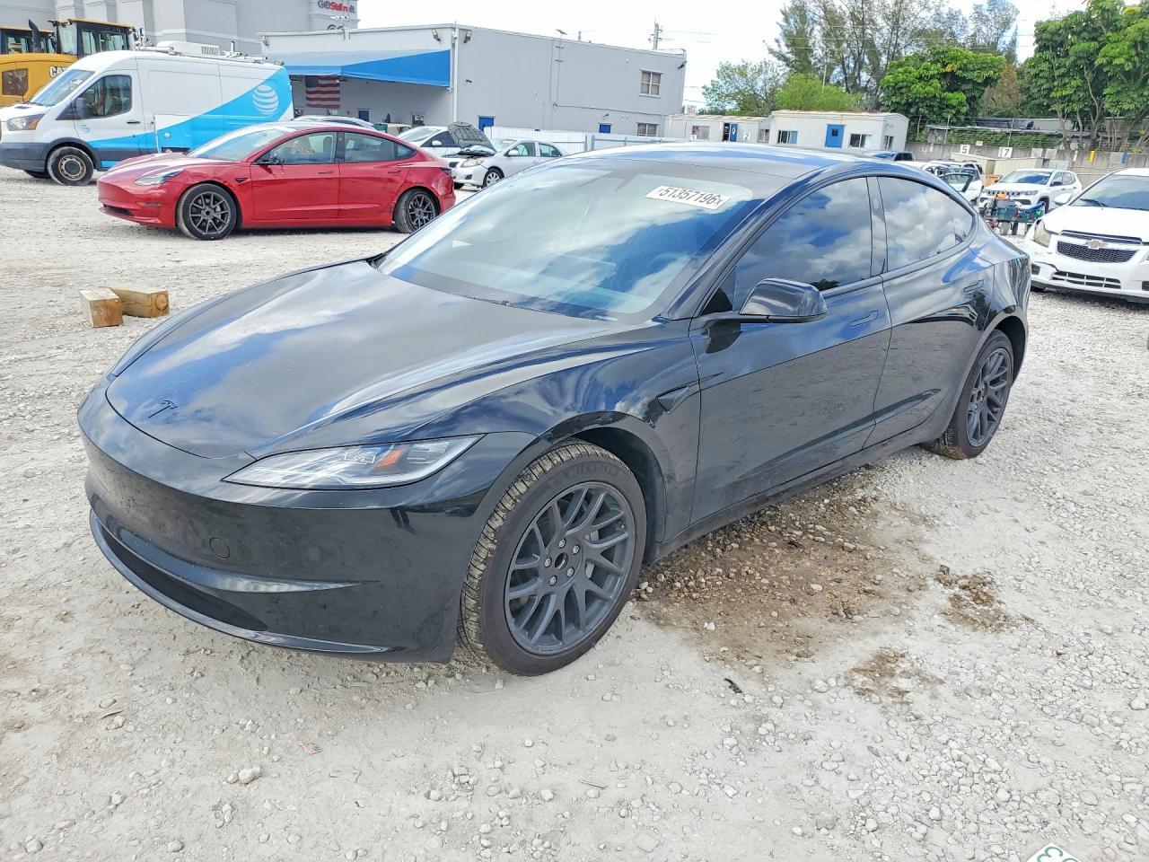 2026 Tesla Model 3 - zdjęcie główne