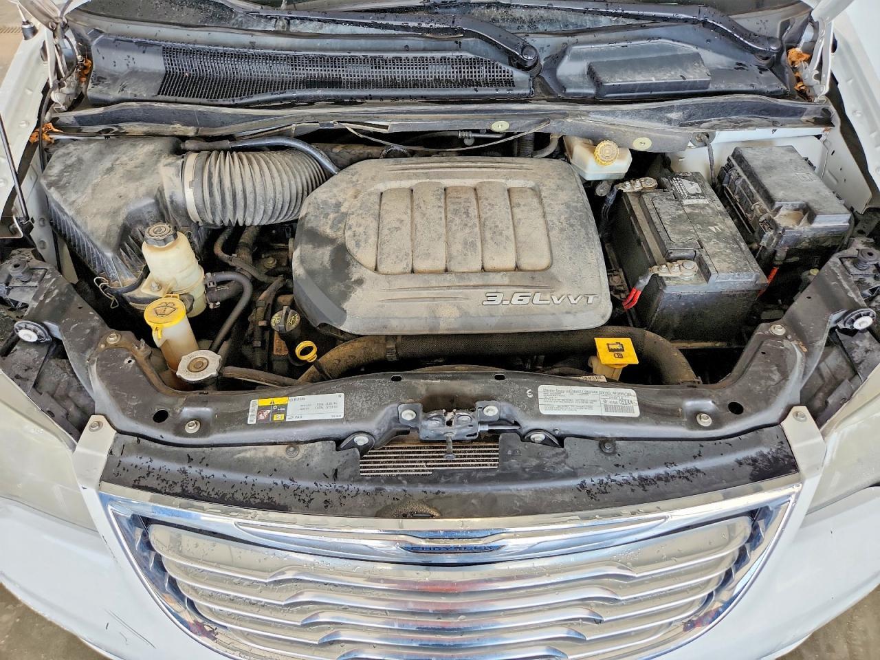 2014 Chrysler Town & Country Touring - zdjęcie 12