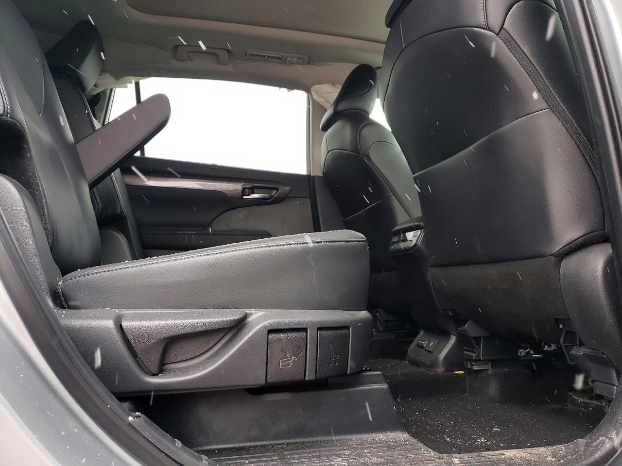 2024 Toyota Highlander Le - zdjęcie 11