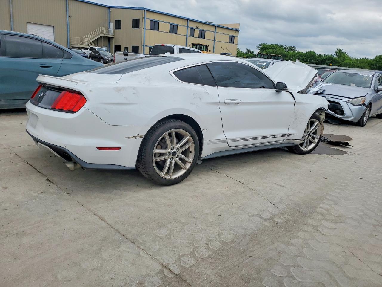2017 Ford Mustang - zdjęcie 3