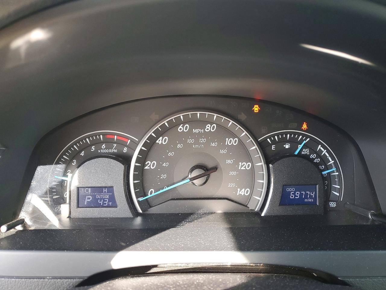 2014 Toyota Camry Le - zdjęcie 9