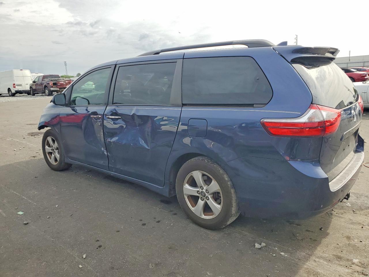 2020 Toyota Sienna Le 8-Passenger - zdjęcie 2