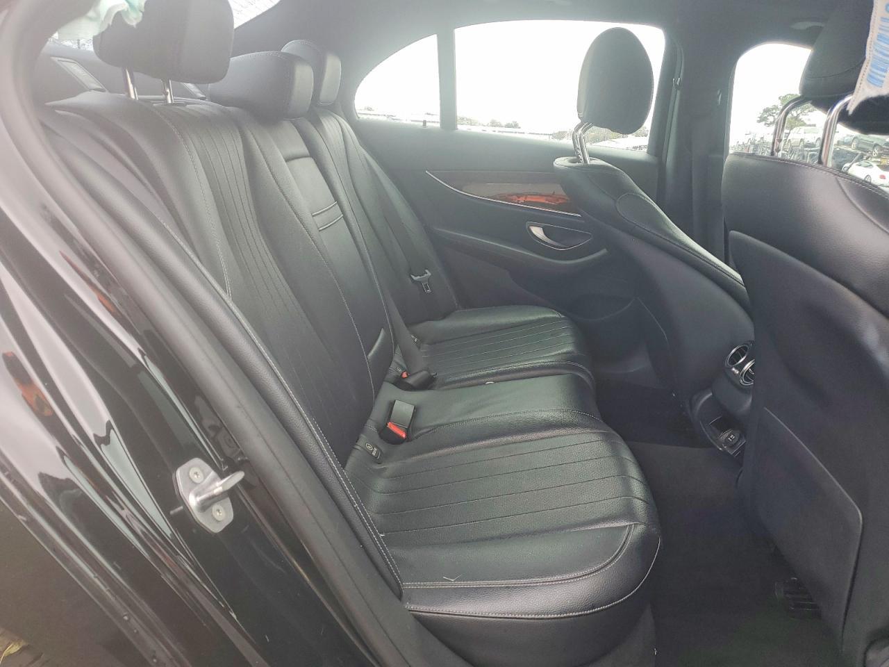 2017 Mercedes-Benz E 300 4Matic - zdjęcie 10