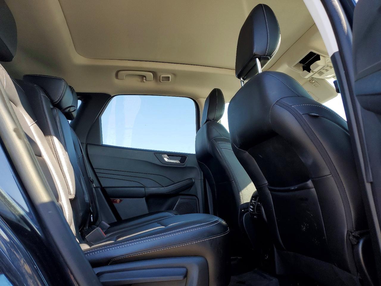 2022 Ford Escape Titanium - zdjęcie 11