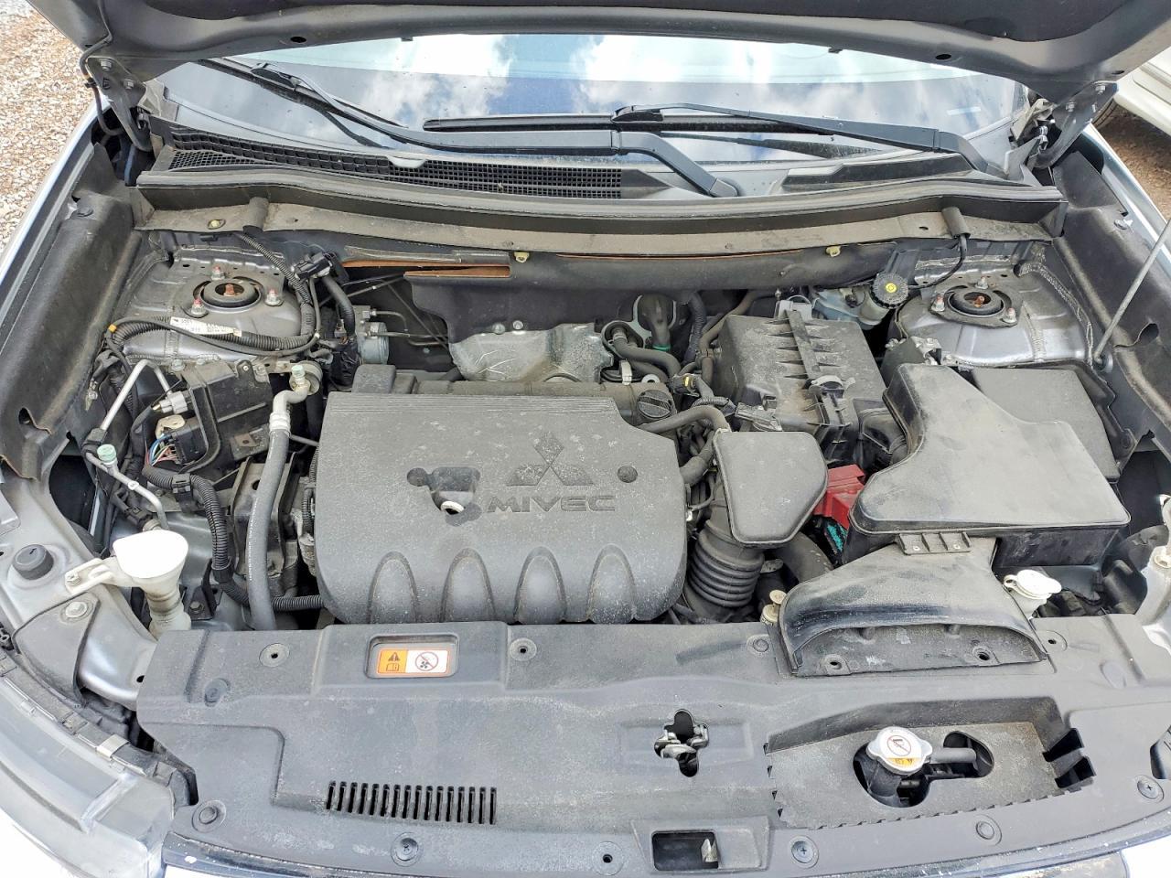 2016 Mitsubishi Outlander Se - zdjęcie 12