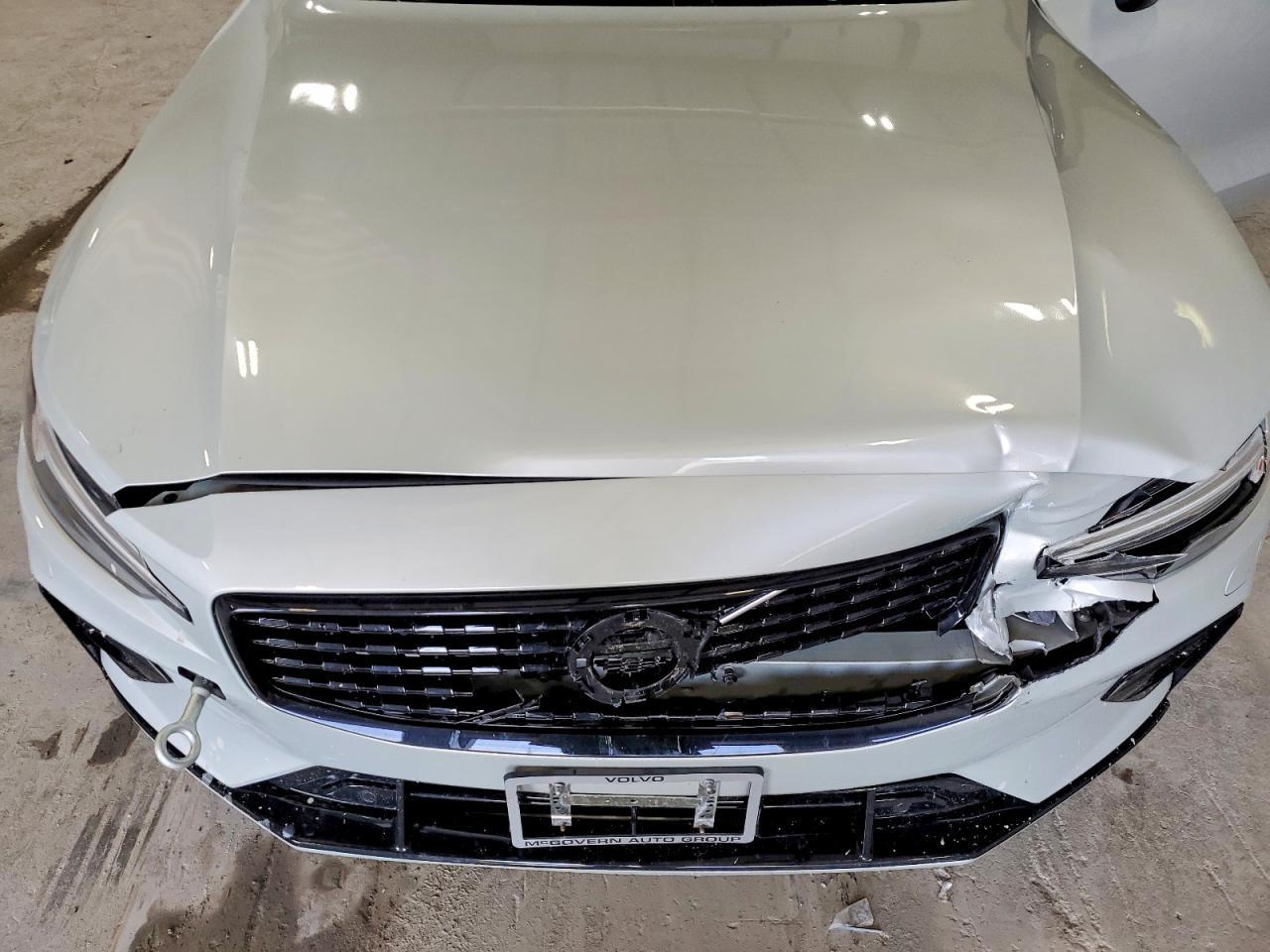 2022 Volvo S60 B5 Momentum - zdjęcie 11