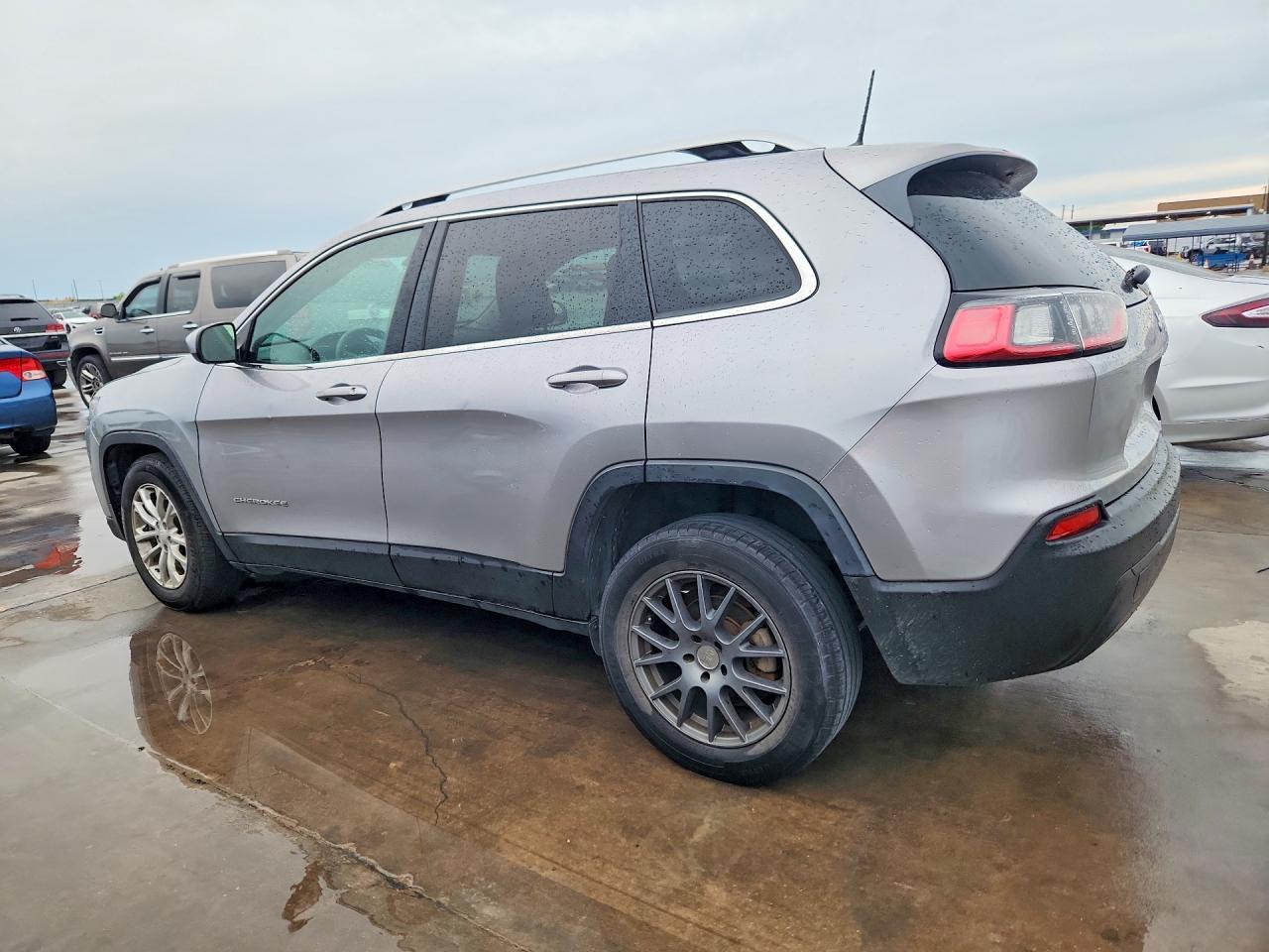 2019 Jeep Cherokee Latitude - zdjęcie 2