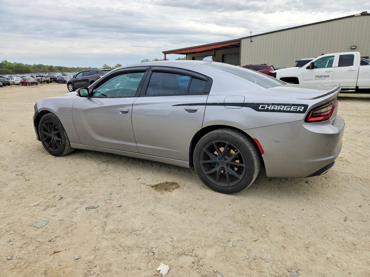2015 Dodge Charger Sxt - zdjęcie 2