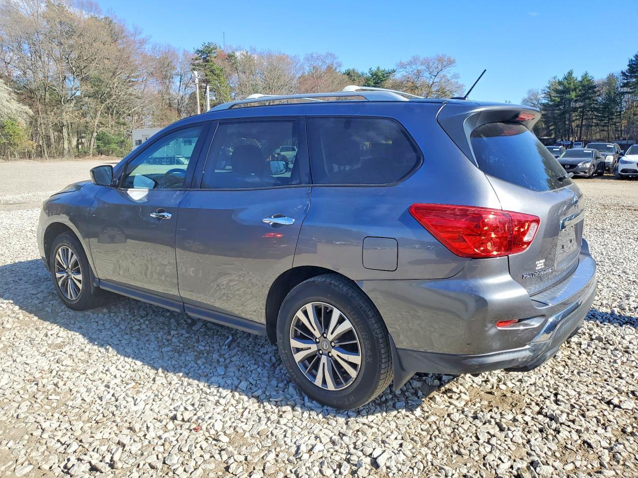 2017 Nissan Pathfinder S - zdjęcie 2