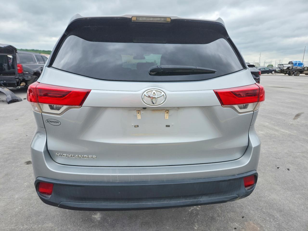 2019 Toyota Highlander Le - zdjęcie 6