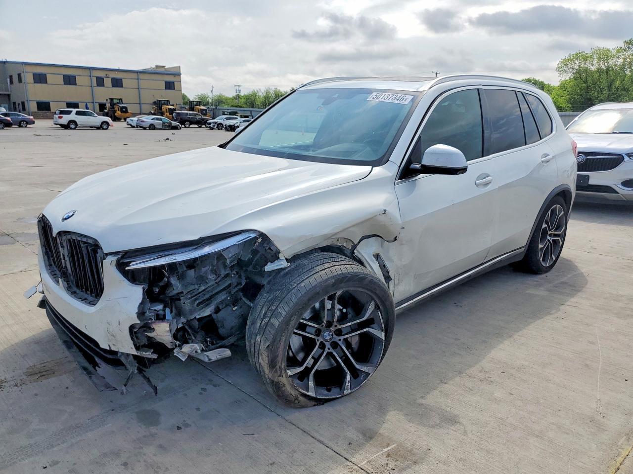 2021 BMW X5 - zdjęcie główne